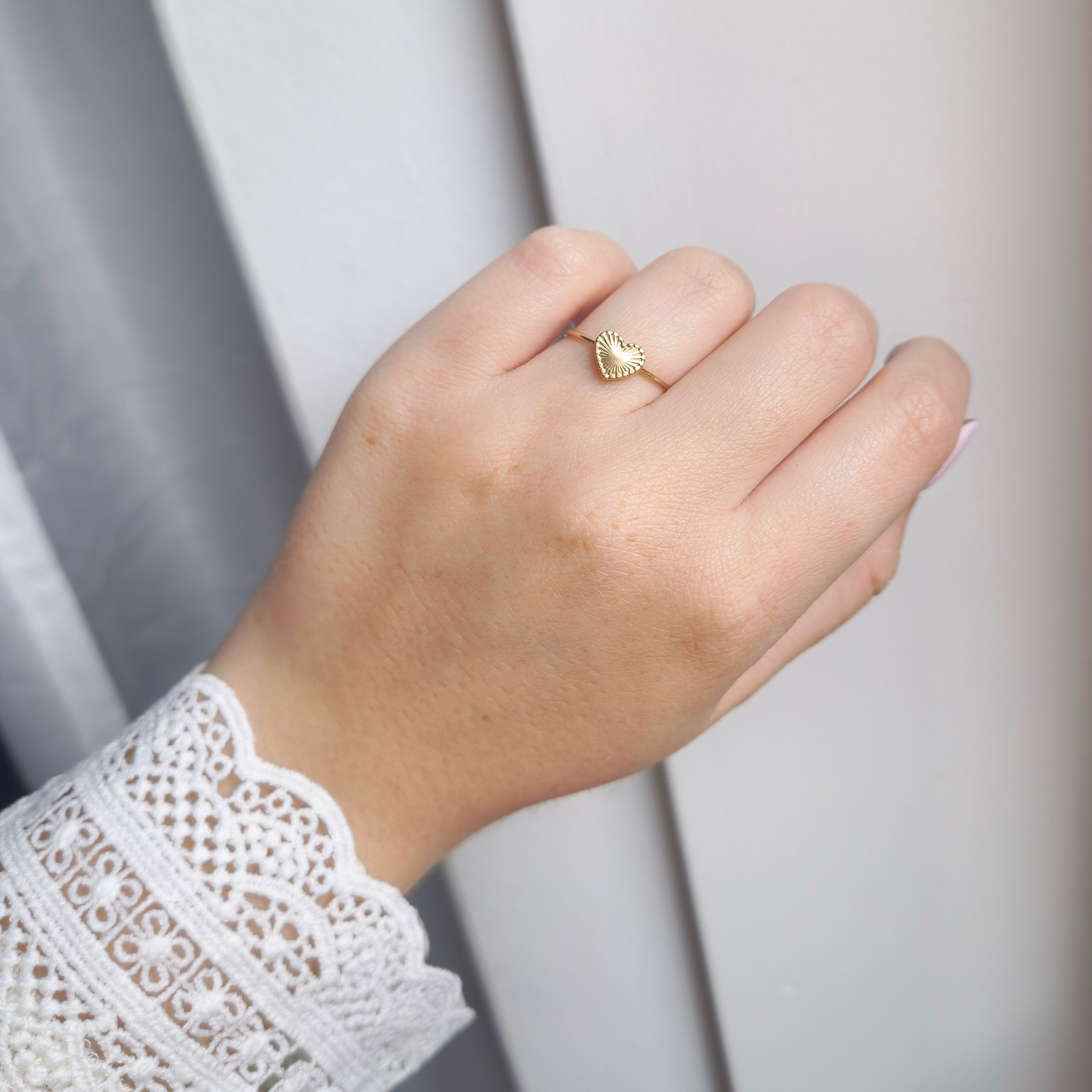 Detailed Heart ring