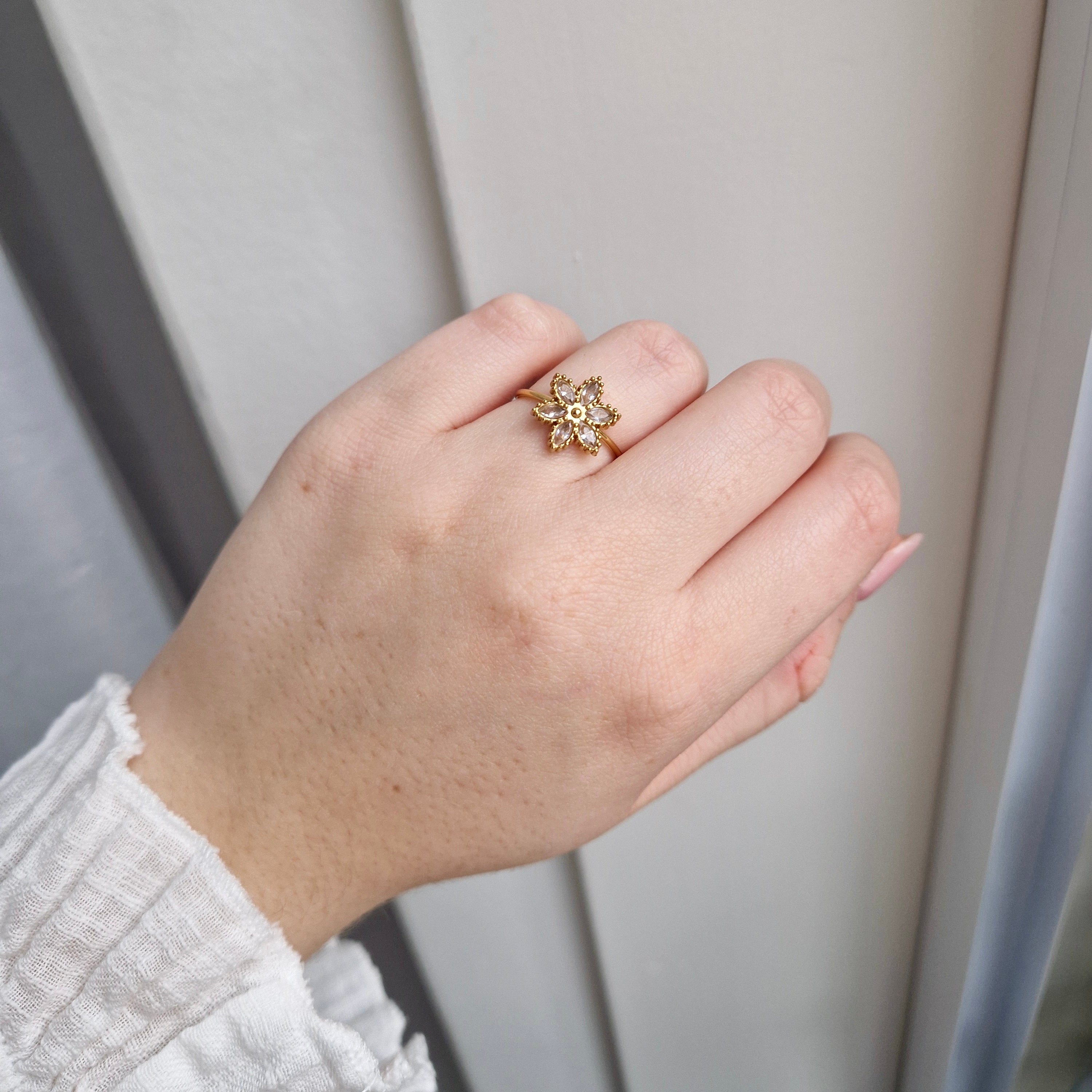 Shiny Flower ring