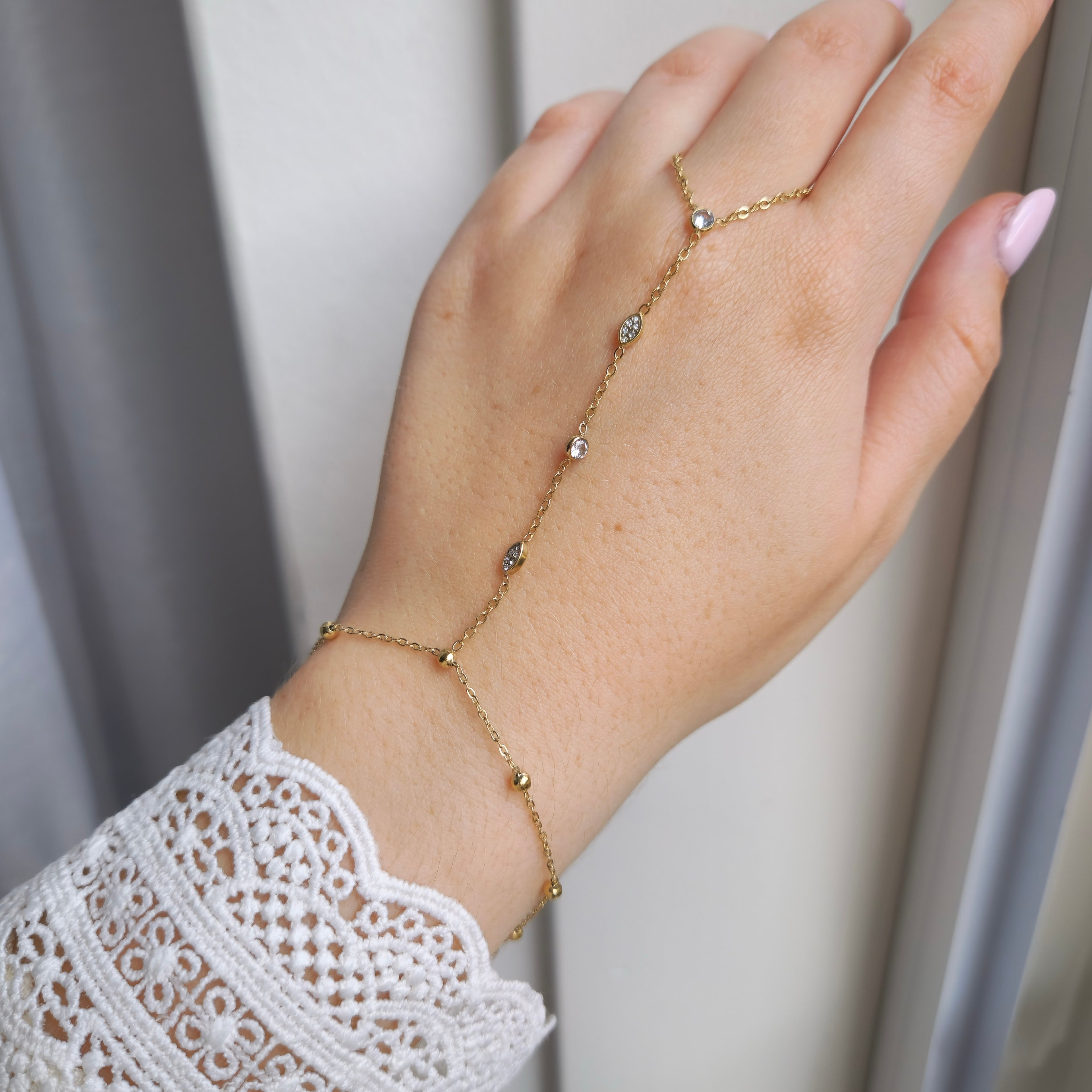 Sparkly handchain