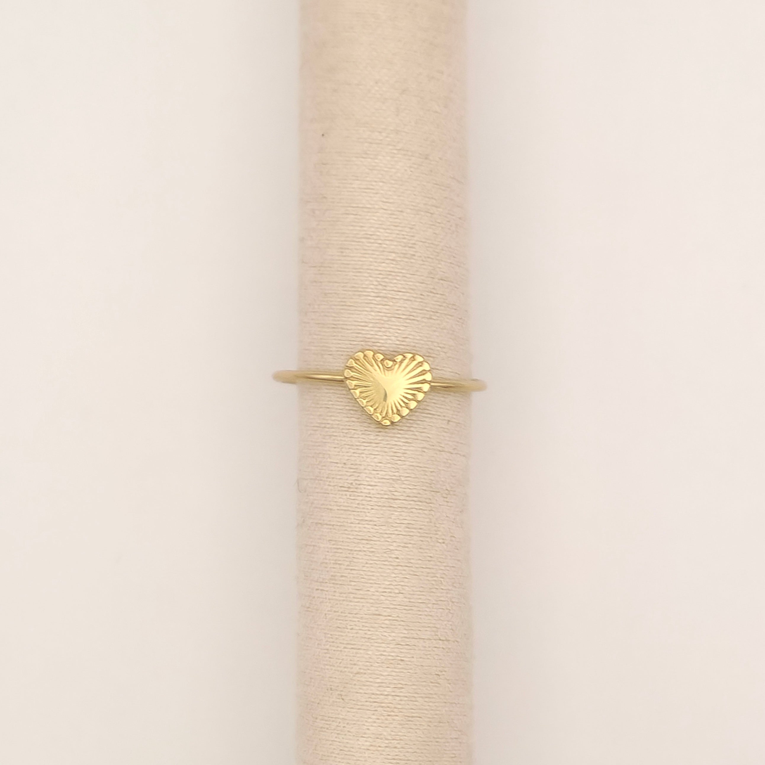 Detailed Heart ring