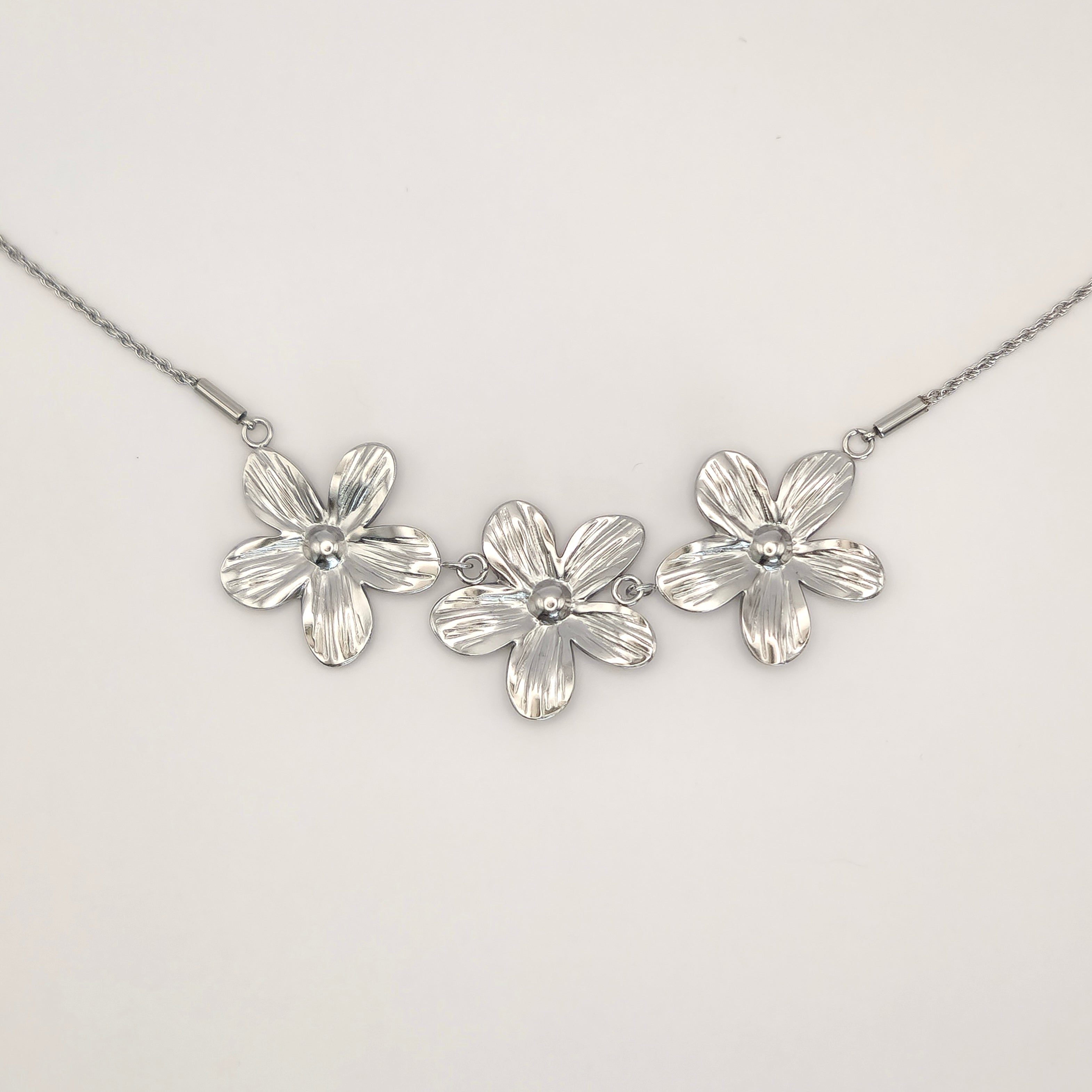 Triple Flower ketting