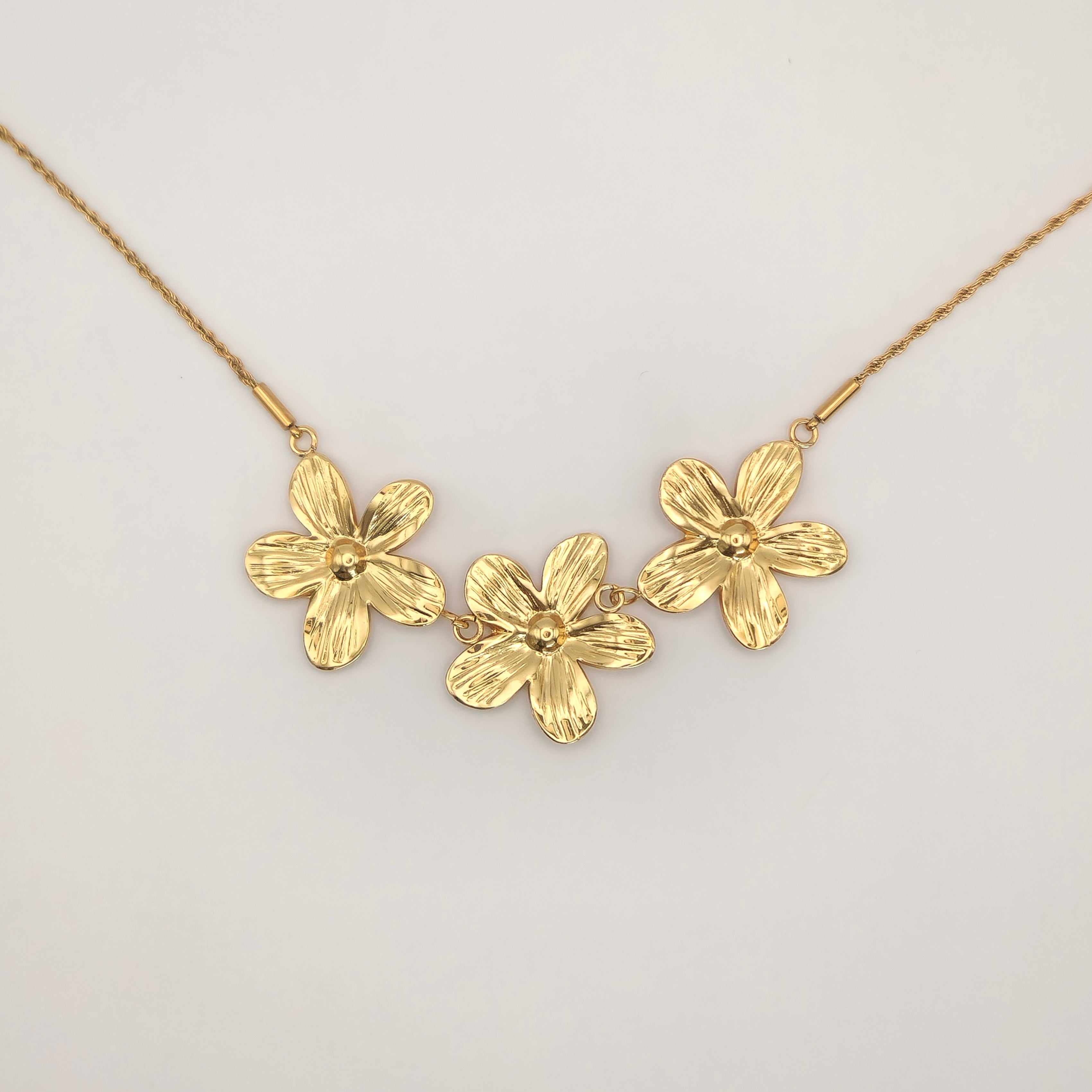 Triple Flower ketting