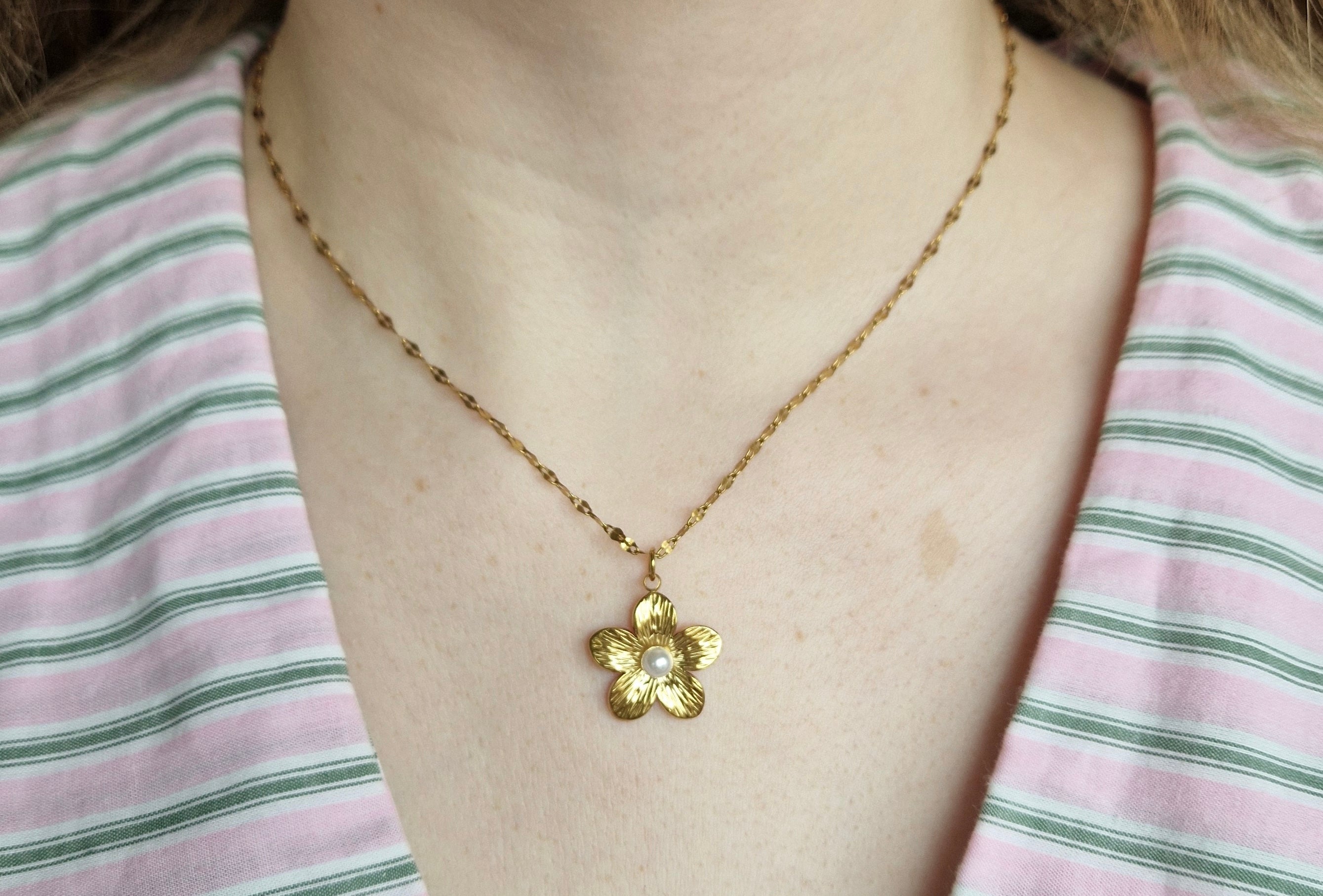 Pearly Flower ketting