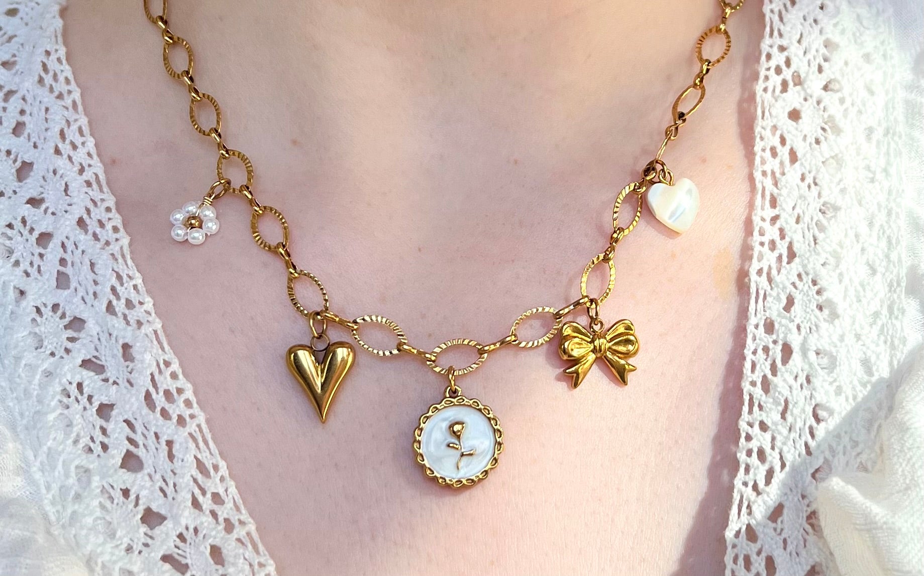 Classic White bedelketting