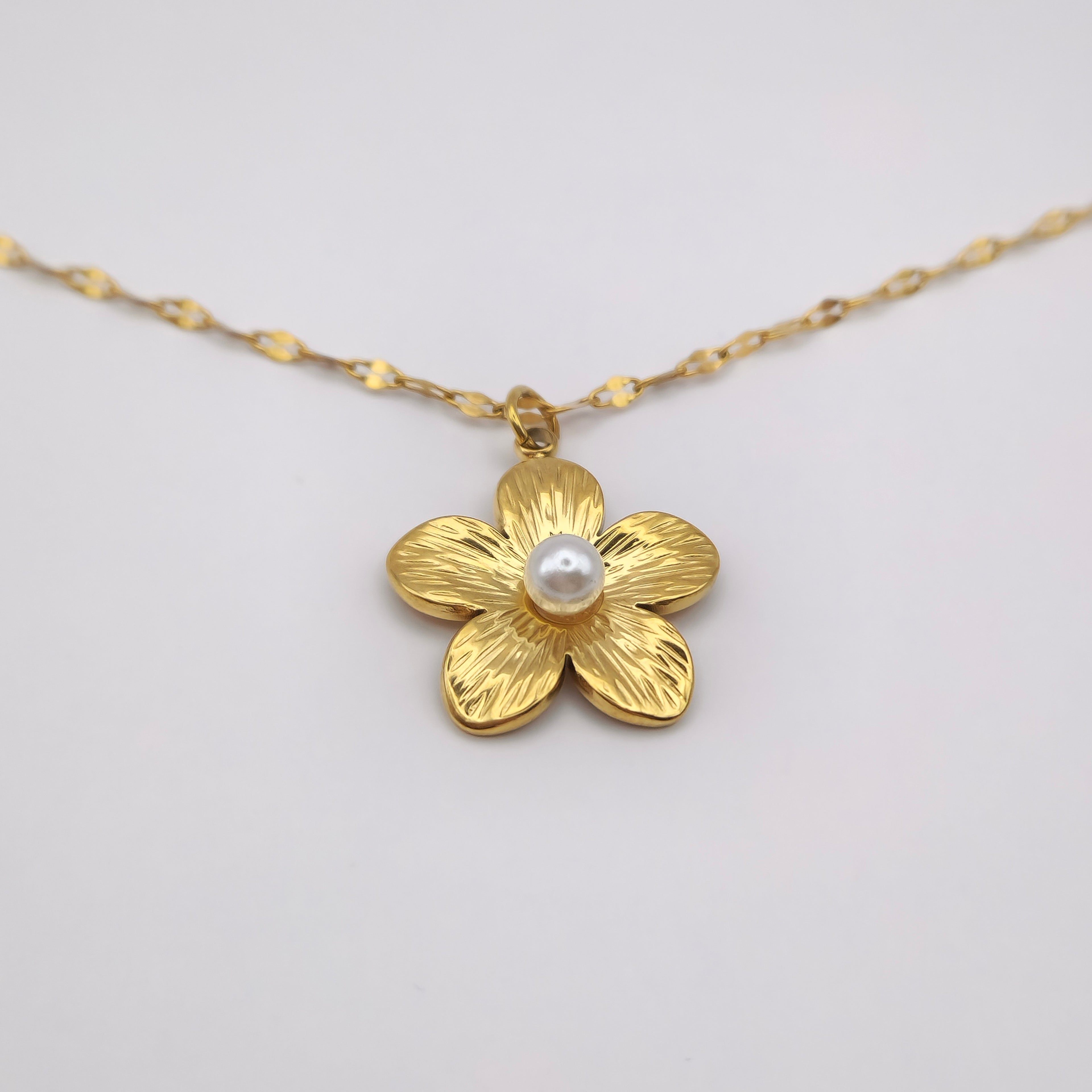 Pearly Flower ketting