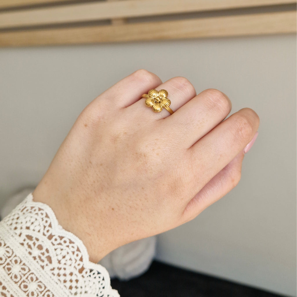 Daisy ring