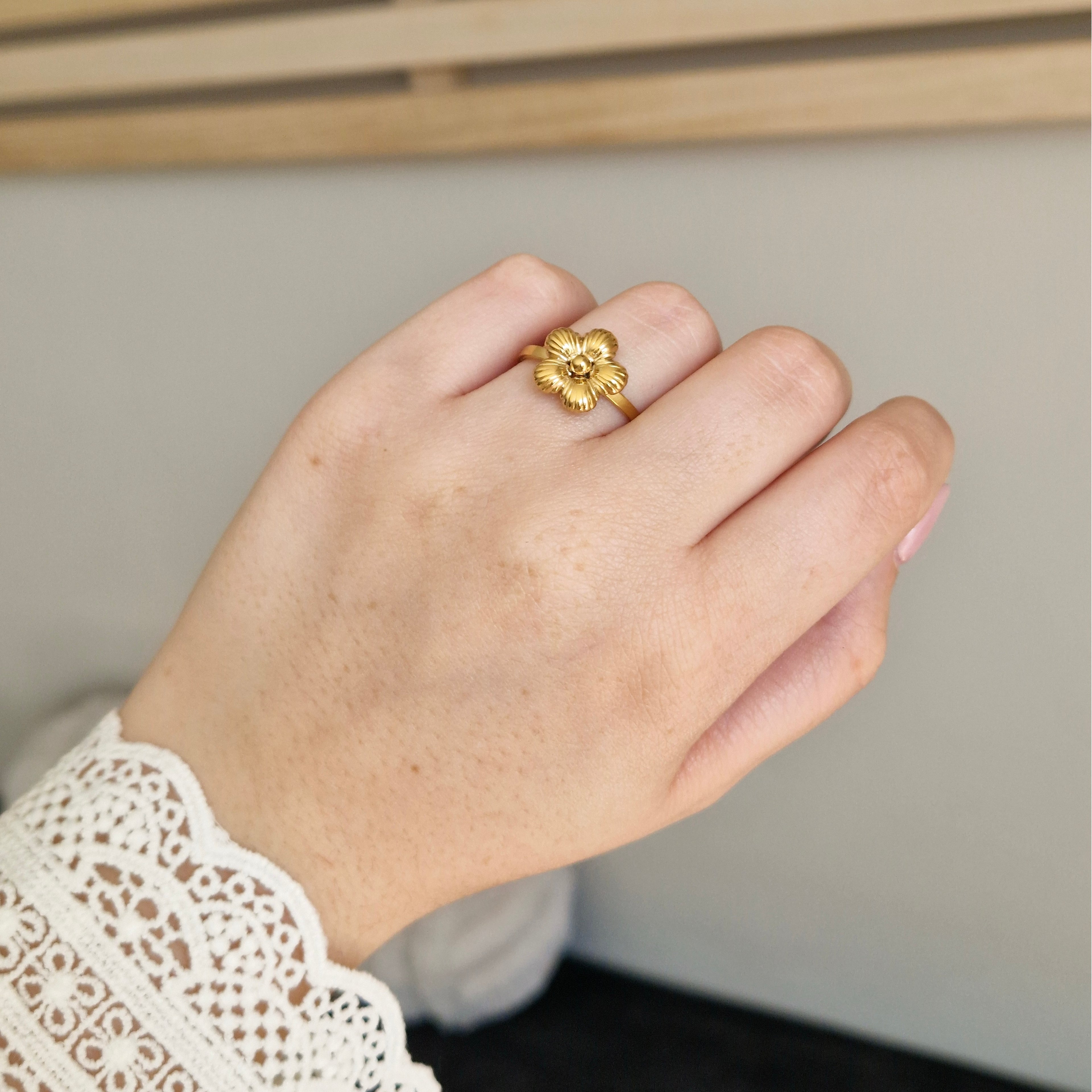 Daisy ring