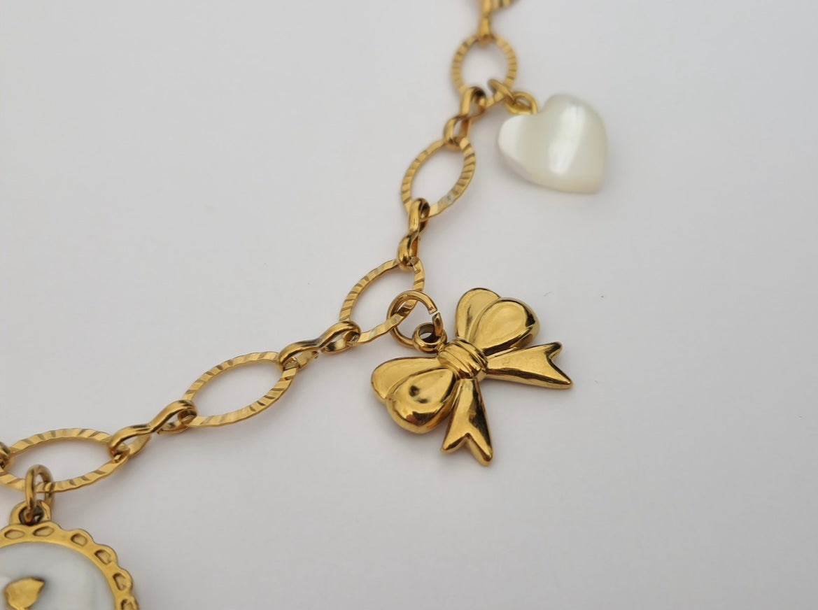 Classic White bedelketting